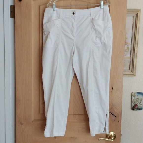 Chico's White Cropped Pants - Picture 1 of 10